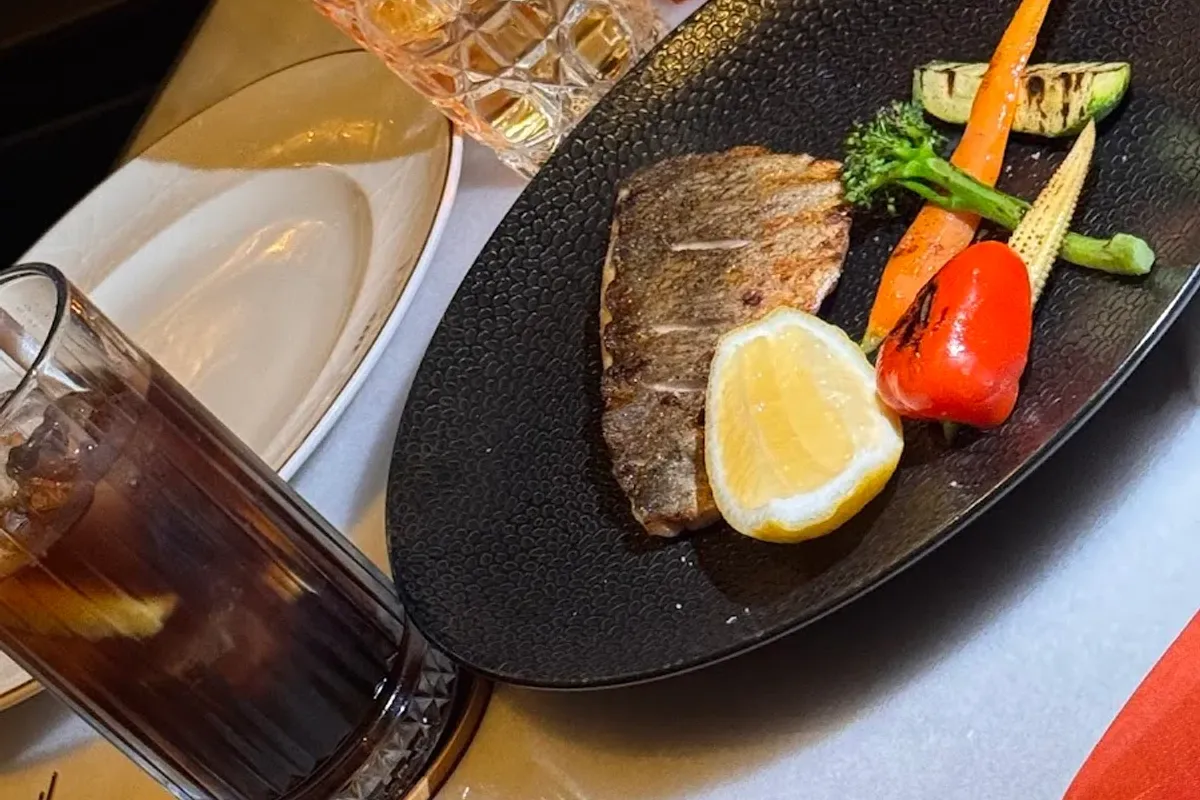 FRNDS Restaurant thumbnail 7