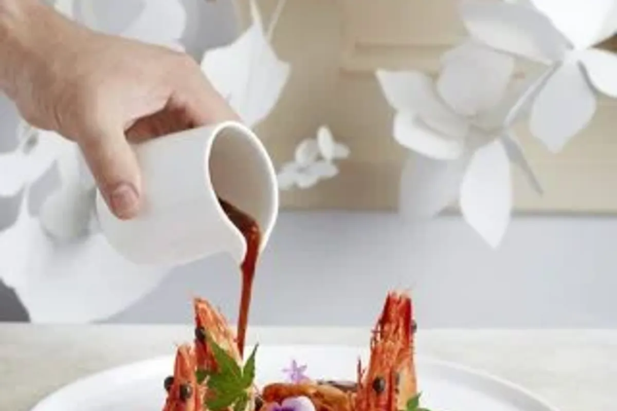 Yi by Jereme Leung - Image 1